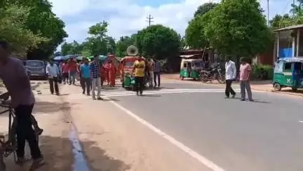 বিশালগড়: পোল্ট্রি ফার্মের দুর্গন্ধ ও মাছির যন্ত্রণায় অতিষ্ঠ গ্রামবাসীর বিশ্রামগঞ্জ জেলা শাসকের কাছে ডেপুটেশন ও মিছিল #jansamasya