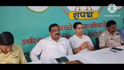 साहिबगंज: नगर थाना परिसर में ज़मीन विवाद के मामलों का निपटारा करने के लिए जनता दरबार का आयोजन किया गया