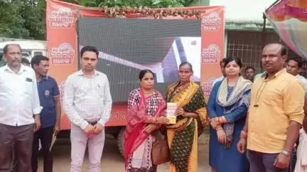 କଣ୍ଟାମାଳ: ଖମନମୁଣ୍ଡା ଗ୍ରାମ ପଞ୍ଚାୟତ କାର୍ଯ୍ୟାଳୟ ଠାରେ ବିକାଶ ବାହନ ରଥକୁ ସ୍ବାଗତ ସମ୍ବର୍ଦ୍ଧନା ପ୍ରଦାନ, ଯୋଗଦେଲେ ତହସିଲଦାର