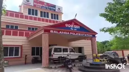 ନିମାପଡା: ବଳଙ୍ଗା ବିଜୁ କଲ୍ୟାଣ ମଣ୍ଡପ ସାମ୍ନାରେ ପାନ ଦୋକାନରେ ପୋଲିସର ଚଢ଼ାଉ, ବିଦେଶୀ ମଦ ଜବତ ସହ ଅଭିଯୁକ୍ତ ଗିରଫ ପରେ କୋର୍ଟ ଚାଲାଣ