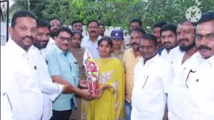 తొర్రూర్: తొర్రూర్‌లో ఇందిరమ్మ ఇండ్ల ప్రొసీడింగ్‌ పత్రాలు పంపిణీ చేసిన ఎమ్మెల్యే యశస్విని రెడ్డి