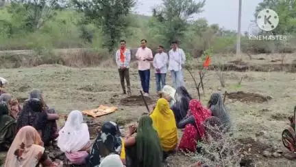 बकानी: देव डूंगरी गांव में भाजपा मंडल बकानी ने वंदे गंगाजल अभियान के तहत किया वृक्षारोपण