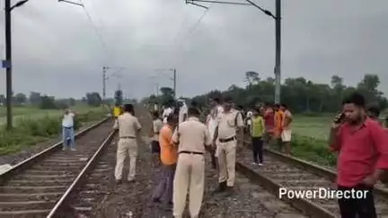 बरारी: अवध असम एक्सप्रेस और ट्रॉली के बीच भिड़ंत में एक की मौत, तीन जख्मी