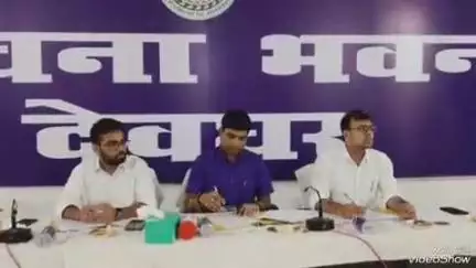 देवघर: सूचना भवन में श्रावणी मेला को लेकर जिला प्रशासन की तैयारी जोरों पर, उद्घोषक का साक्षरता किया गया