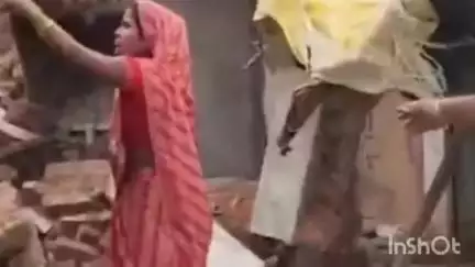 हुज़ूर: शहरी क्षेत्र में अतिक्रमण कर बनी 20-25 दुकानों को किया गया ज़मींदोज़, विरोध के बीच JCB के सामने खड़ी हो गई एक महिला