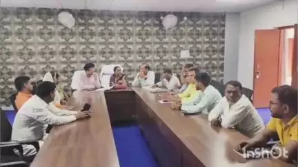 हरिहरगंज: प्रखंड सभागार में बीज वितरण और क्लस्टर चयन को लेकर बैठक की गई