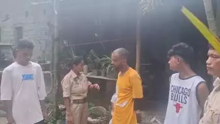 উত্তৰ লক্ষীমপুৰ: মৈদমীয়াত ১২ টা ড্ৰাগছ ভৰ্তি কন্টেনাৰৰ সৈতে তিনি সৰবৰাহকাৰীক ৰাইজে কৰায়ত্ত কৰি গতালে আৰক্ষীক