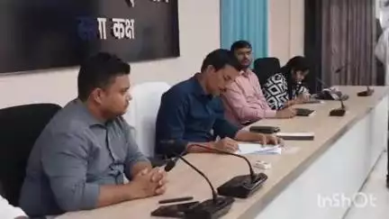 नवादा: समाहरणालय सभाकक्ष में जनता दरबार में 34 आवेदनों पर हुई सुनवाई, कई मामलों का हुआ ऑन स्पॉट निष्पादन