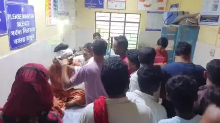 ইটাহার: ইটাহারের পোরষা এলাকায় ডিভাইডারে ধাক্কা বাইকের, আশঙ্কাজনক 4 জন