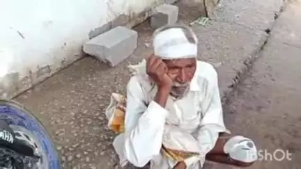 अंबाह: बरेह गांव के समीप अनियंत्रित होकर पलटा ई-रिक्शा, बुजुर्ग हुआ घायल