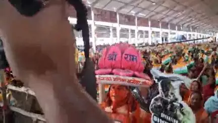 सिवान: प्रधानमंत्री के कार्यक्रम में हनुमान रूप धारी व्यक्ति आकर्षण का केंद्र बने रहे