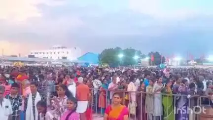 மதுரை கிழக்கு: வண்டியூரில் முருக பக்தர்கள் மாநாடு- மாதிரி அறுபடை முருகன் கோவிலில் குவிந்த ஆயிரக்கணக்கான முருக பக்தர்கள்