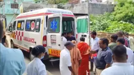 सिधौली: लापरवाही से महिला की मौत के मामले में सिधौली का एक निजी अस्पताल किया गया सील
