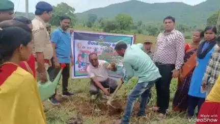 ଲକ୍ଷ୍ମୀପୁର: ଲଙ୍ଗଳବେଡା ଠାରେ ବୃକ୍ଷ ରୋପଣ କାର୍ଯ୍ୟକ୍ରମ ଅନୁଷ୍ଠିତ,ଯୋଗ ଦେଲେ ବ୍ଲକ ଚେୟାରମ୍ୟାନ ଓ ବିଡିଓ
