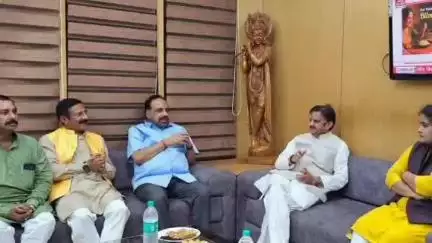 गढ़ाकोटा: पूर्व मंत्री गोपाल भार्गव के निवास पर उपमुख्यमंत्री राजेंद्र शुक्ल का आगमन, समसामयिक विषयों पर हुई चर्चा
