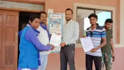 सुकमा: बहुजन समाज पार्टी के जिलाध्यक्ष के नेतृत्व में युक्तियुक्तकरण के विरोध में सुकमा कलेक्टर को सौंपा गया ज्ञापन