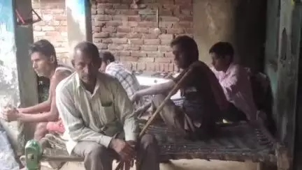 कोल: बुढ़ासी में तीन बच्चों की मां पति के भतीजे के साथ फरार, पति ने न्याय की गुहार लगाई