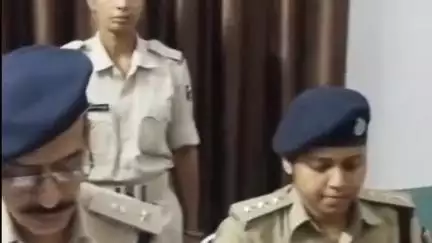 पटना ग्रामीण: ट्रेन में यात्री से पैसे मांगने पर मारपीट, किन्नर गिरफ्तार, पटना रेल एसपी अमरतेंदु शेखर ठाकुर ने दी जानकारी