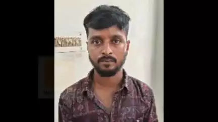 தண்டையார்பேட்டை: ராயபுரம் காசா கிராண்ட் அடுக்குமாடி குடியிருப்பில் பணி புரிந்த  இளைஞர் செல்போன் மற்றும் பணம் திருடியதாக போலீசார் கைது செய்தனர்