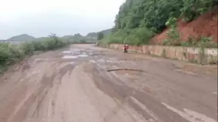 କୋରାପୁଟ ସହର: କୋରାପୁଟ_ରାଣିଗଡ_ବୋରିଗୁମା ରାସ୍ତା ମରଣଯନ୍ତା ତୁରନ୍ତ ମରାମତି କରିବାକୁ ଦାବି
