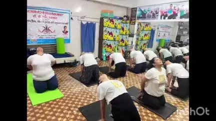 नाथद्वारा: राजसमंद: अंतर्राष्ट्रीय योग दिवस से एक दिन पहले, डॉ. परमार के हेल्थ प्लस फिटनेस सेंटर में महिलाओं ने योग सीखा