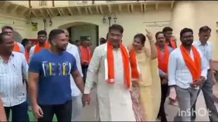 नाथद्वारा: जल संसाधन मंत्री सुरेश सिंह रावत ने श्रीनाथजी के दर्शन किए, राजसमंद विधायक माहेश्वरी ने किया स्वागत