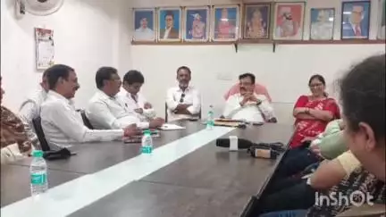 रोहा: पूर परिस्थितीचा आढावा, महामार्गावरील विविध विषयांवर चर्चा,विजेचा खेळखंडोबा अशा विविध प्रश्नांबाबत नागोठणेत नाराजी