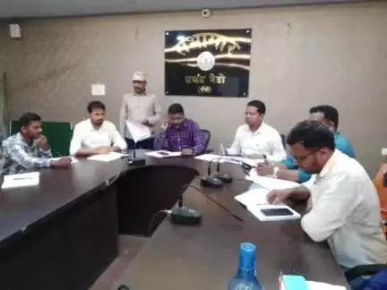 बेरो: बेडो प्रखंड मुख्यालय में बीडीओ ने विभिन्न योजनाओं की समीक्षा की, बेडों आम महोत्सव के लिए हुआ चयन