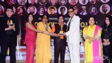 પારડી: પારડીના સાહિત્યકાર દીપક દેસાઈને 25 મો સિલ્વર જ્યુબિલી એવોર્ડ