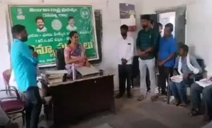 గాంధారి: భూ సమస్యల పరిష్కారం కోసం రెవెన్యూ సదస్సులు తిమ్మాపూర్ గ్రామంలో గాంధారి తహసిల్దార్ రేణుక చౌహన్
