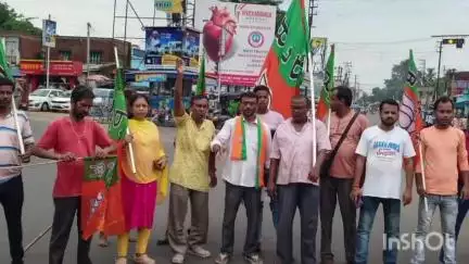 বরজোড়া: বিজেপির রাজ্য সভাপতি সুকান্ত মজুমদারকে হেনস্থা করার প্রতিবাদে পথ অবরোধ কর্মসূচি বড়জোড়া মন্ডল ২ বিজেপির বেলিয়াতোড়ে