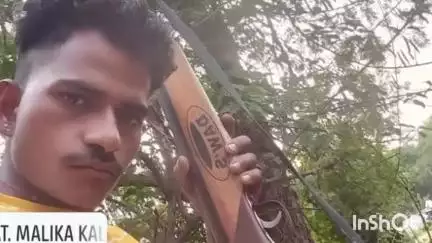 नवाबगंज: हाफिजगंज थाना क्षेत्र के ग्राम हर हरपुर मटकली के युवक का बंदूक के साथ फोटो वायरल, जांच में जुटी पुलिस