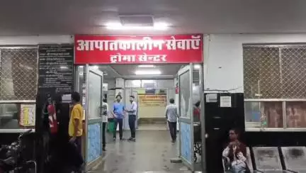 भदेसर: भदेसर के होड़ा चौराहे के पास खाई में गिरी बाइक, युवक गंभीर घायल, पैर में हुआ फ्रेक्चर, जिला अस्पताल में उपचार जारी