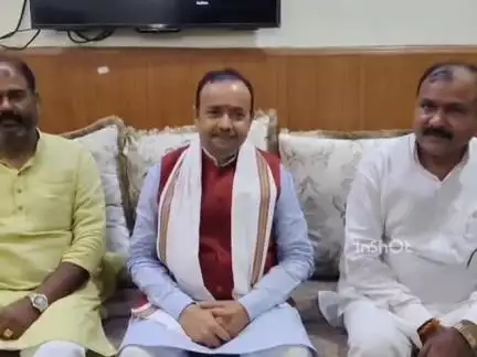 बरेली: सर्किट हाउस पहुंचे प्रभारी मंत्री जेपीएस राठौर ने एनकाउंटर पर सपा को बताया दर्द, अखिलेश पर साधा निशाना