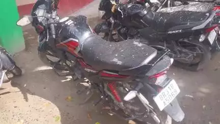 लालगंज: लालगंज थाना क्षेत्र के रेपुरा ठाकुर चौक पर जंदाहा से ससुराल आ रहे व्यक्ति से मोटरसाइकिल सहित अन्य सामान की लूट