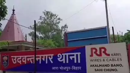 उदवंत नगर: सरफाफर गांव में एक व्यक्ति ने दो सीआरपीएफ जवानों की पत्नियों पर धारदार हथियार से हमला कर उन्हें जख्मी कर दिया