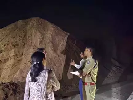 उदवंत नगर: प्रखंड क्षेत्र में बालू भंडारण के स्टॉक का जिलाधिकारी भोजपुर और पुलिस अधीक्षक भोजपुर ने संयुक्त रूप से निरीक्षण किया