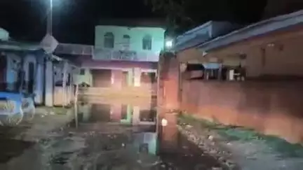 महुआ: महुआ नगर परिषद क्षेत्र के वार्ड 20 में बारिश से जलजमाव, लोगों की बढ़ी परेशानी