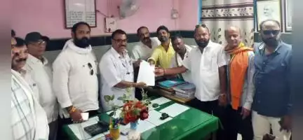 देवळी: पुलगाव-आर्वी रेल्वे गेट बंद रेल्वे गेट मुळे गंभीर समस्या: नागरिक त्रस्त, रेल्वे प्रशासनाला आंदोलनाचा ८ दिवसांचा अल्टिमेट
