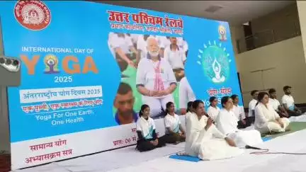 11वें अंतर्राष्ट्रीय योग दिवस के उपलक्ष पर उ प रेलवे  द्वारा अधिकारी क्लब , जगतपुरा में आयोजित योग शिविर में ब्रह्मकुमारी संस्थान  द्वारा महाप्रबंधक श्री अमिताभ एवं सभी रेल कर्मियों को योग कराया