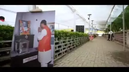 अहमदाबाद-लंदन विमान हादसे के दिवंगतों और गुजरात के पूर्व मुख्यमंत्री स्व. विजयभाई रूपाणी जी को भावपूर्ण श्रद्धांजलि।

भाजपा गुजरात प्रदेश कार्यालय में आयोजित प्रार्थना सभा में वरिष्ठ नेताओं और कार्यकर्ताओं ने दिवंगत आत्माओं के प्रति श्रद्धा