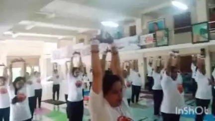 পুরুলিয়া ২: আন্তর্জাতিক যোগা দিবস পালন করা হলো পুরুলিয়ার ভারত সেবাশ্রম সঙ্গে উপস্থিত পুরুলিয়া সংসদ জ্যোতির্ময় সিং মাহাতো