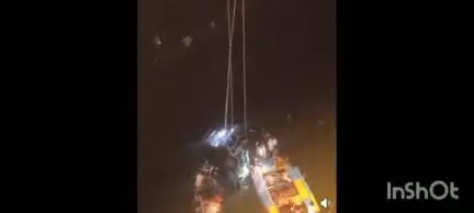 बलिया: भरौली स्थित पुराने वीर कुंवर सिंह सेतु से रेलिंग तोड़ती हुई गंगा नदी में गिरी स्कॉर्पियो, तीन शव बरामद