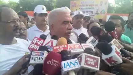 मोतीलाल नेहरू स्टेडियम में 11वें योग दिवस का आयोजन, प्रभारी मंत्री राकेश सचान ने बयान जारी किया