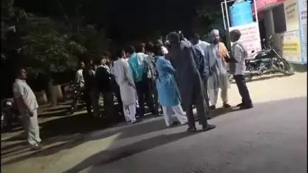 सहसवान: सहसवान में दवा लेकर लौट रहे बाइक सवार दंपति को ट्रक ने रोंदा, पति की मौत, पत्नी की हालत नाजुक