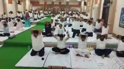दंतेवाड़ा: एनएमडीसी किरंदुल ने 'एक पृथ्वी, एक स्वास्थ्य' थीम के साथ योग दिवस का आयोजन किया