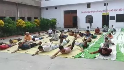 सवायजपुर: अंतर्राष्ट्रीय योग दिवस पर पाली में किया गया योगाभ्यास, भाजपा नेता कुलदीप मिश्रा ने कहा- विश्व ने समझा योग का महत्व