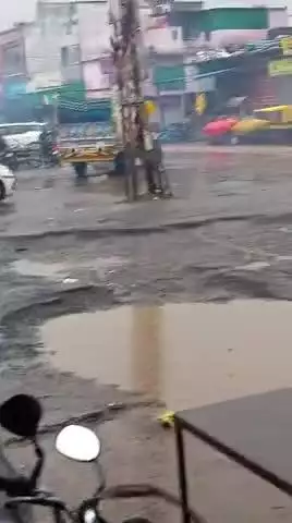 छबड़ा नगर पालिका प्रशासन नहीं दे रही इन गड्ढों पर ध्यान आए दिन दुर्घटना का हो रहे लोग शिकार ..