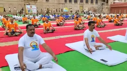 बीकानेर: अंतर्राष्ट्रीय योग दिवस के अवसर पर जूनागढ़ किले में बीएसएफ के जवानों ने किया योग