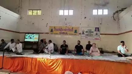 जौरा: जौरा शहर के बौज स्कूल स्थित गैल इंडिया भवन में सामूहिक अंतर्राष्ट्रीय योग दिवस मनाया गया